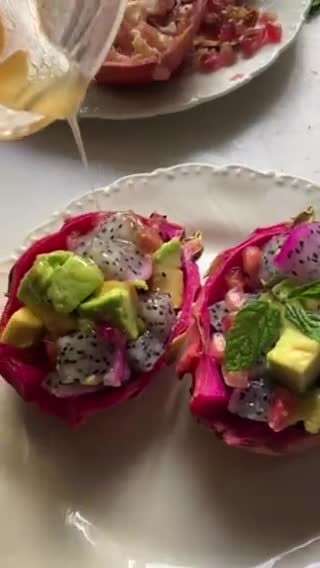 Foto del paso 6 de la receta: Postre de fruta del dragón, aguacate, granada y miel