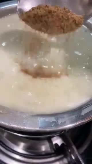 खट्टी मीठी गुजराती कढ़ी(KHATTI MEETHI GUJARATI KADHI RECIPE IN HINDI) रेसिपी चरण 5 फोटो