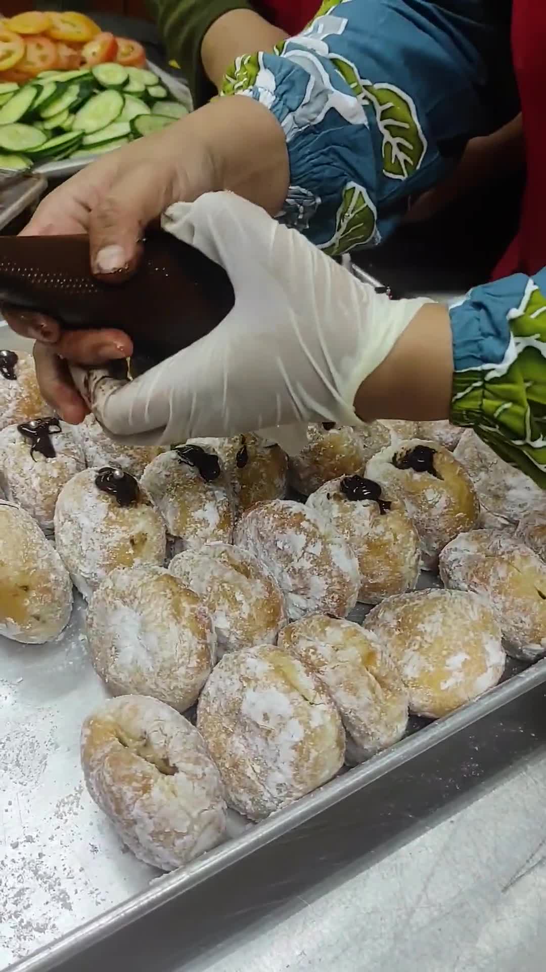 Gambar langkah 9 resipi Bomboloni Coklat.