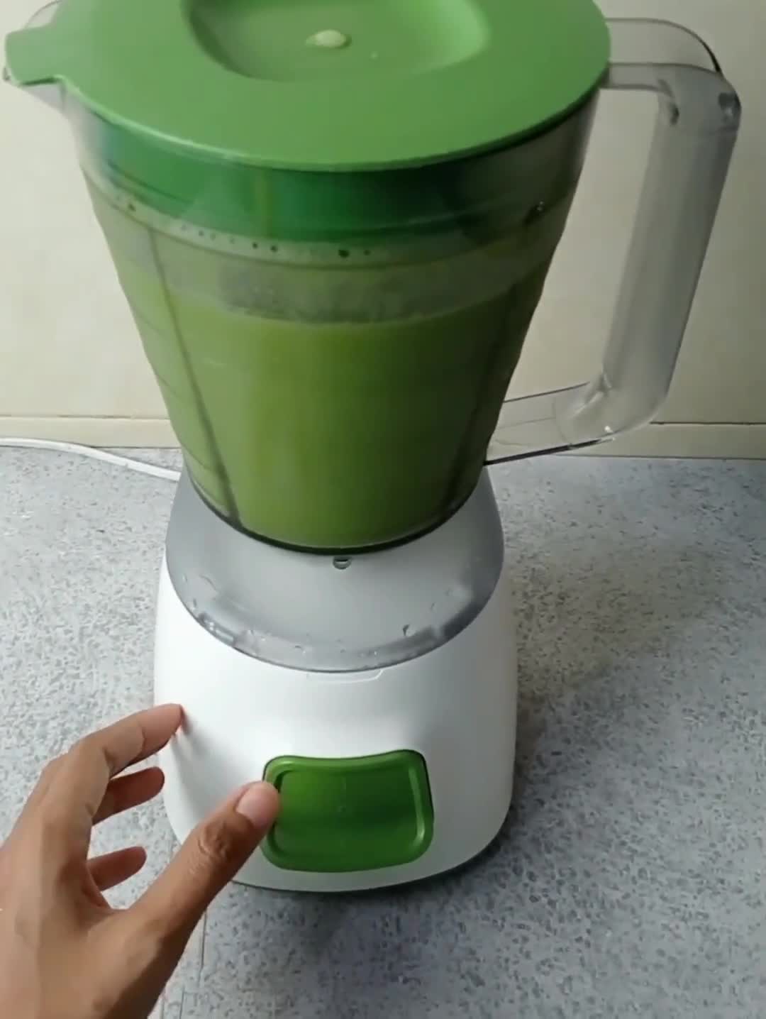 Foto langkah ke 3 dari resep Green smoothies mangga, banana, dan sayur.