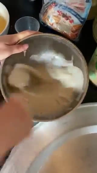Hình bước làm 5 của món Bánh nướng chảo pancake siêu dễ (không cần lò nướng, không máy đánh trứng, không phới)
