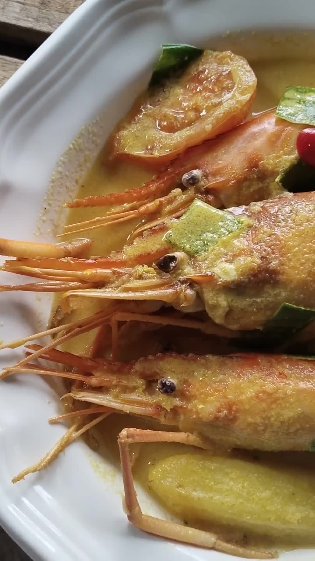 Gambar langkah 3 resipi Udang galah masak lemak cili padi.