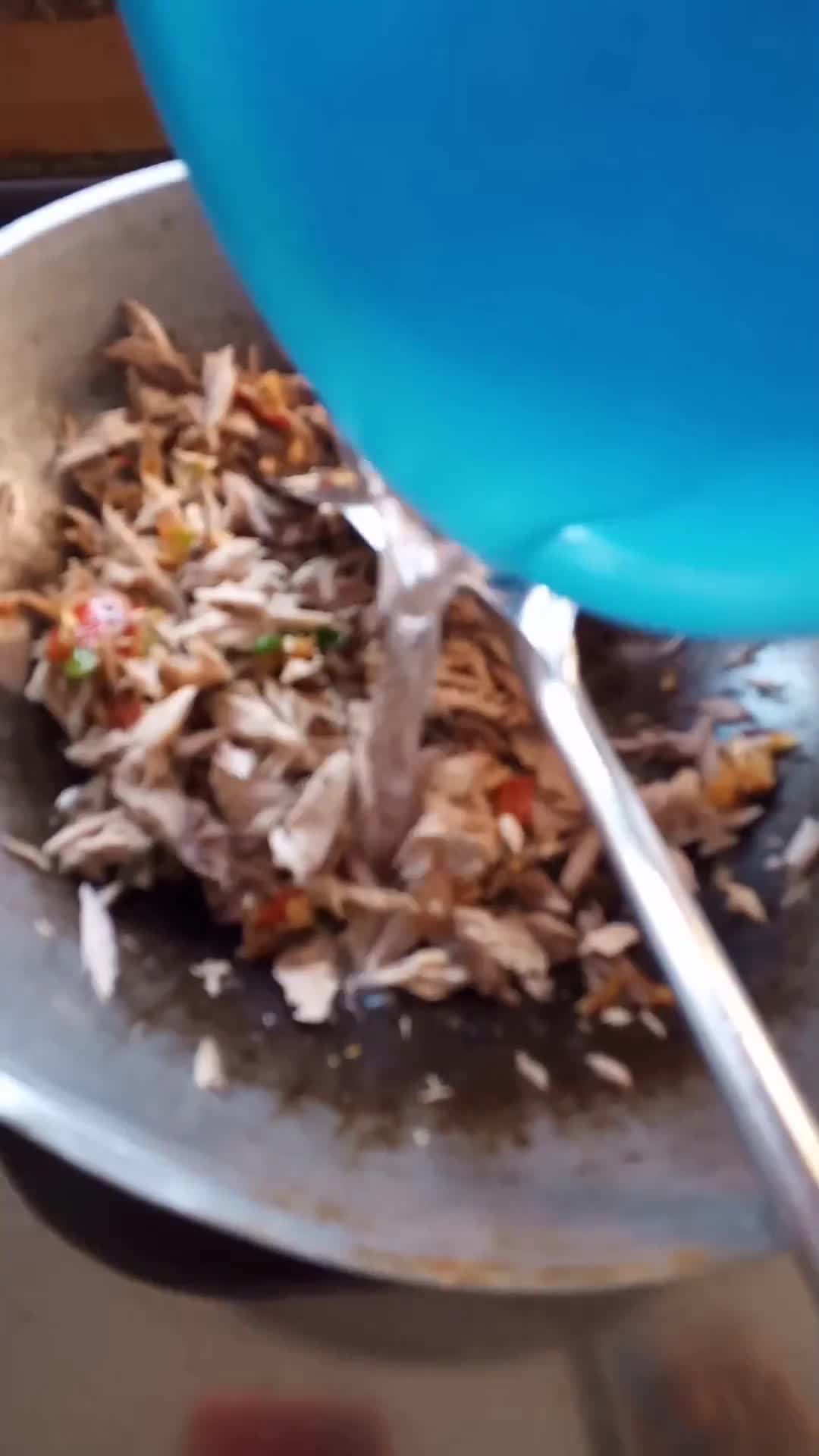 Foto langkah ke 4 dari resep Tongkol suwir pedas.