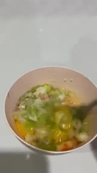 Foto langkah ke 2 dari resep Telur Dadar Udang.