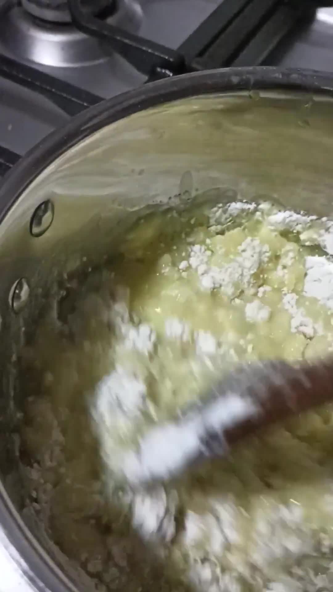 Foto langkah ke 3 dari resep Kue Susu Eclairs.