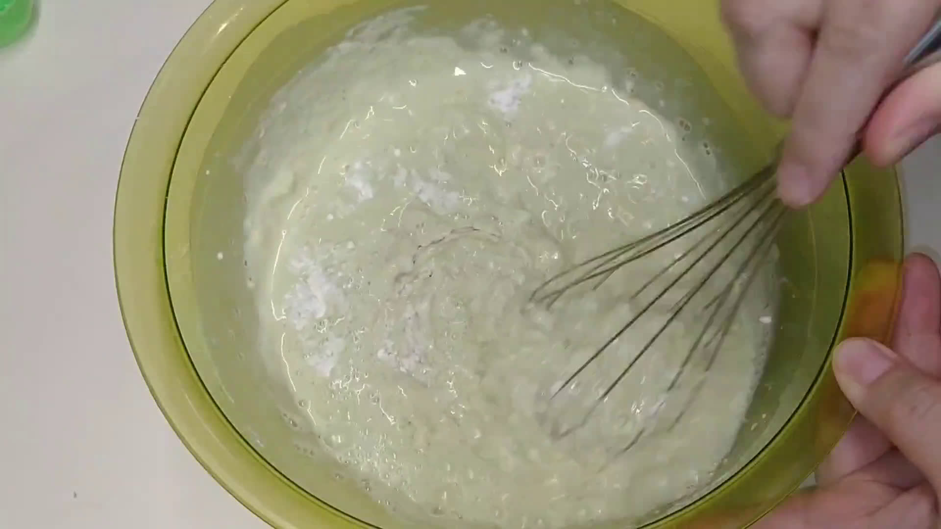 Foto langkah ke 3 dari resep 182. Apem Pandan Kukus.