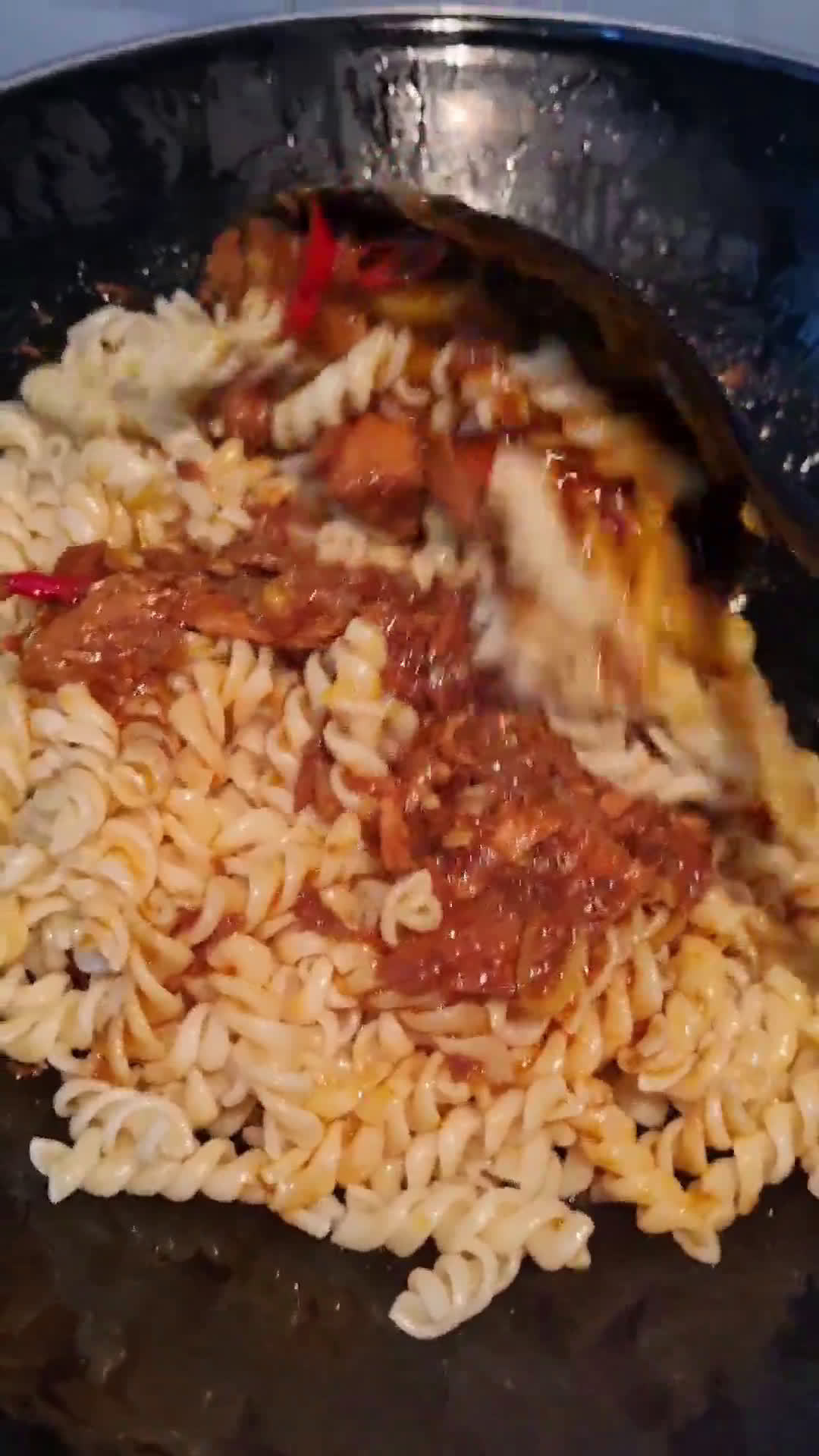 Foto langkah ke 4 dari resep Quick Pasta Tuna Fussili.