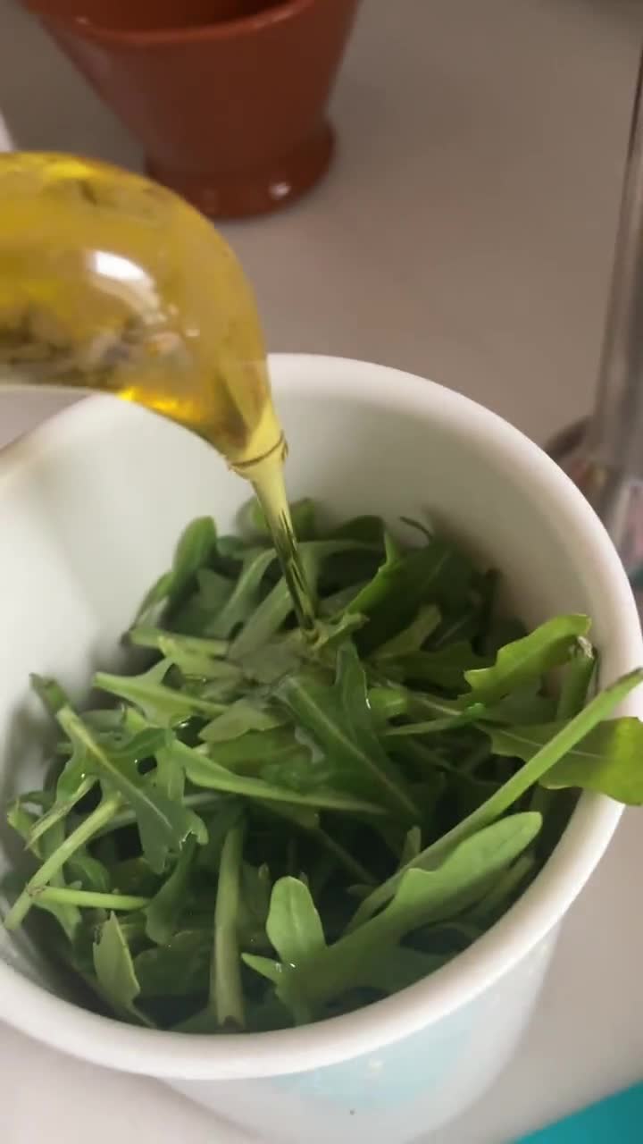 Foto del paso 3 de la receta: Pesto de rúcula y avellanas crudas