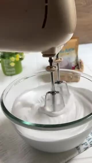 Foto langkah ke 1 dari resep Avocado Affogato.