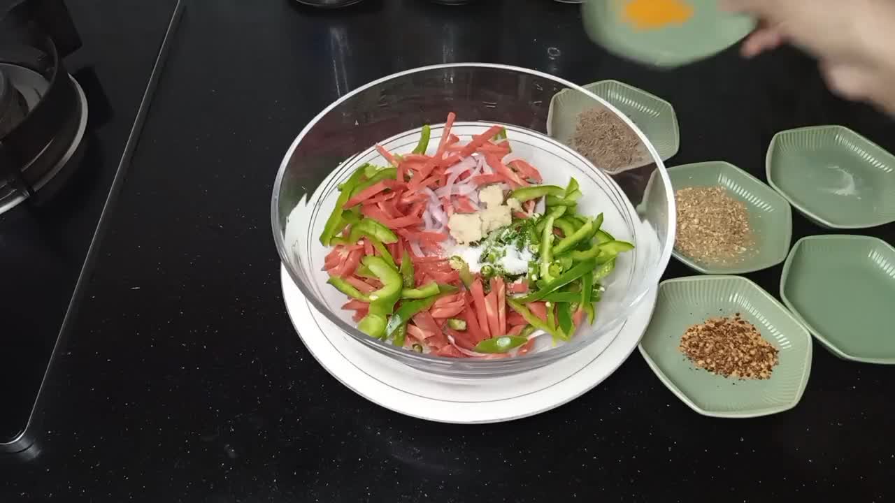 A picture of step 2 of Noodles pakora.