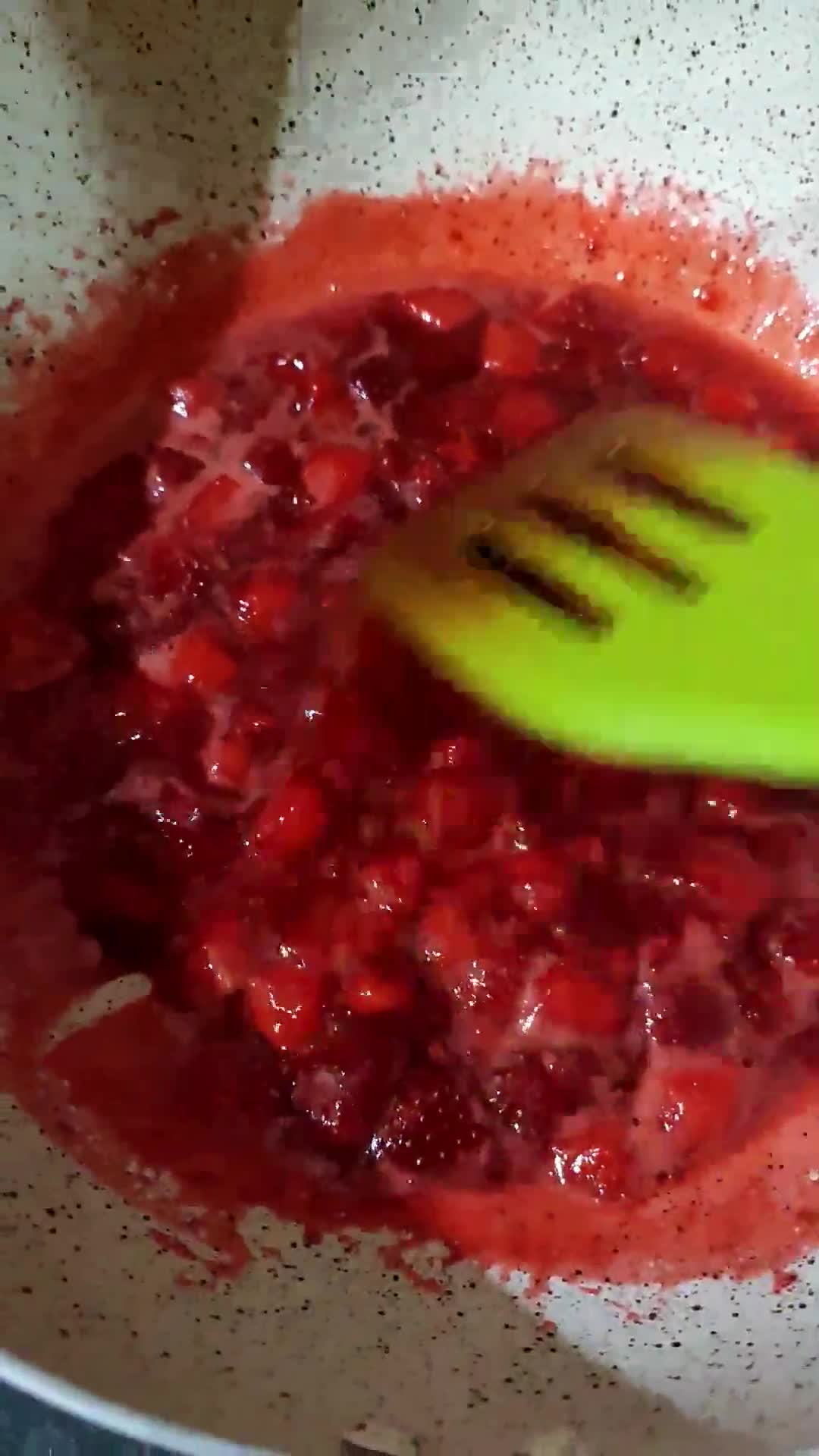 Foto langkah ke 3 dari resep Strawberry Jam Homemade.