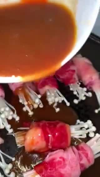 Foto langkah ke 2 dari resep Enoki Beff roll.