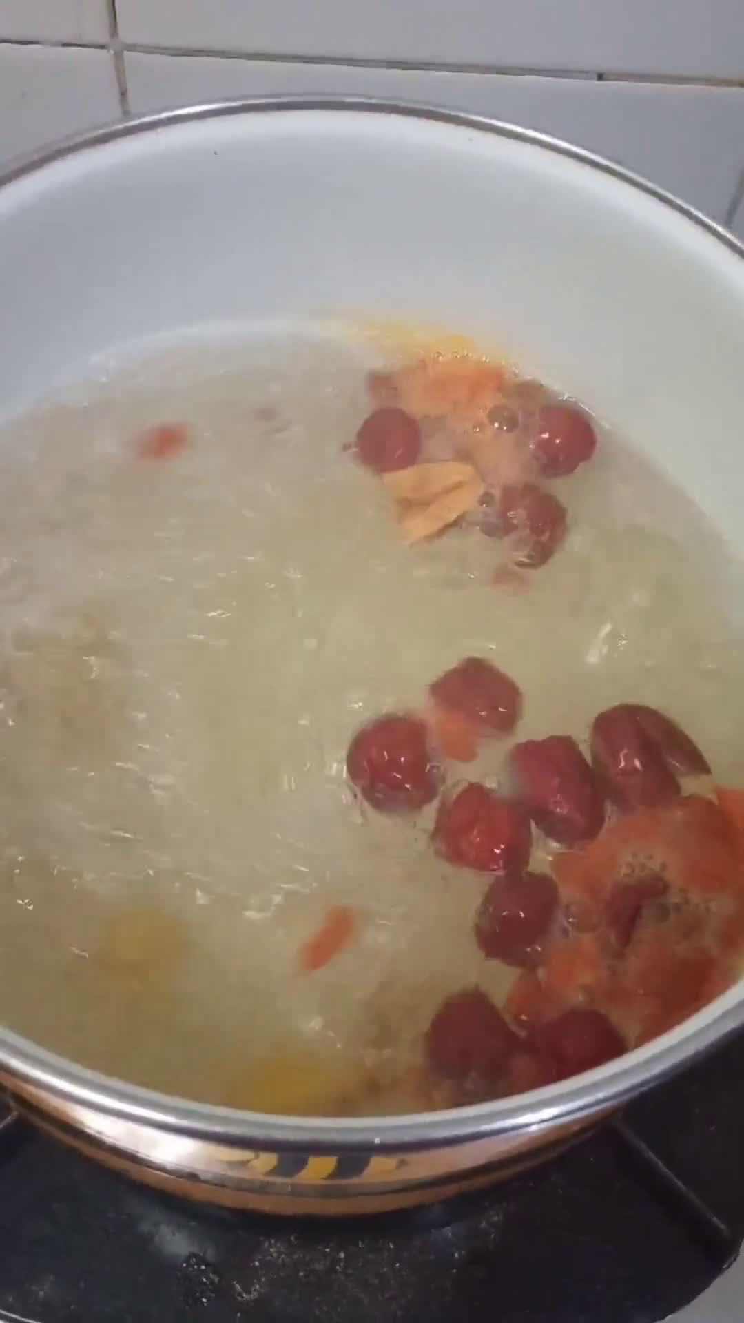 Foto langkah ke 4 dari resep Teh Goji Berry.