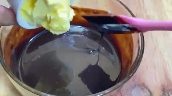 Foto langkah ke 8 dari resep Brownies Siram Coklat.