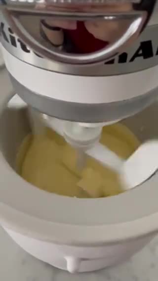 Foto del passaggio 11 della ricetta Gelato alla vaniglia con gelatiera🍨