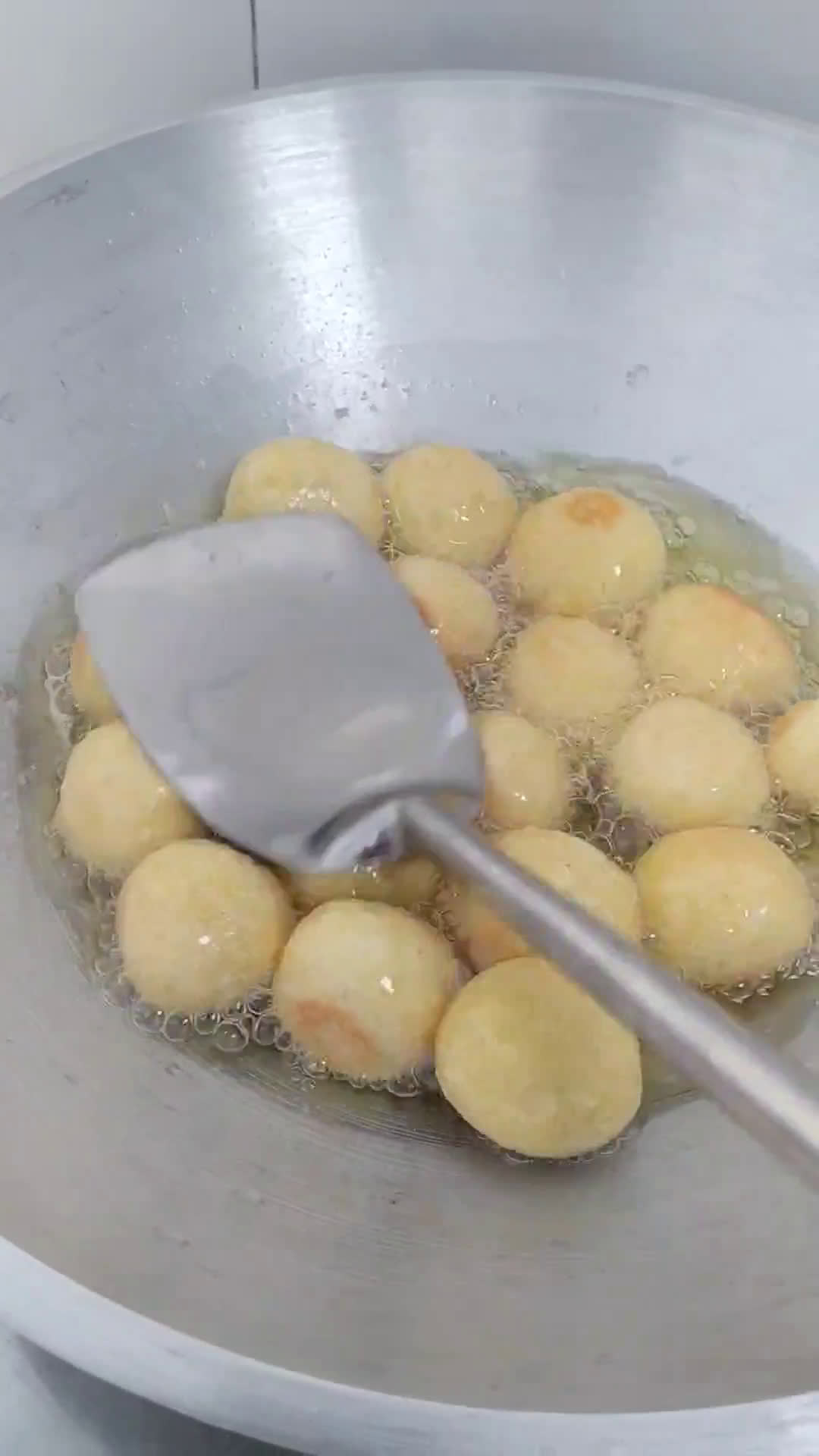 Foto langkah ke 5 dari resep Tahu Bulat Isi Keju.