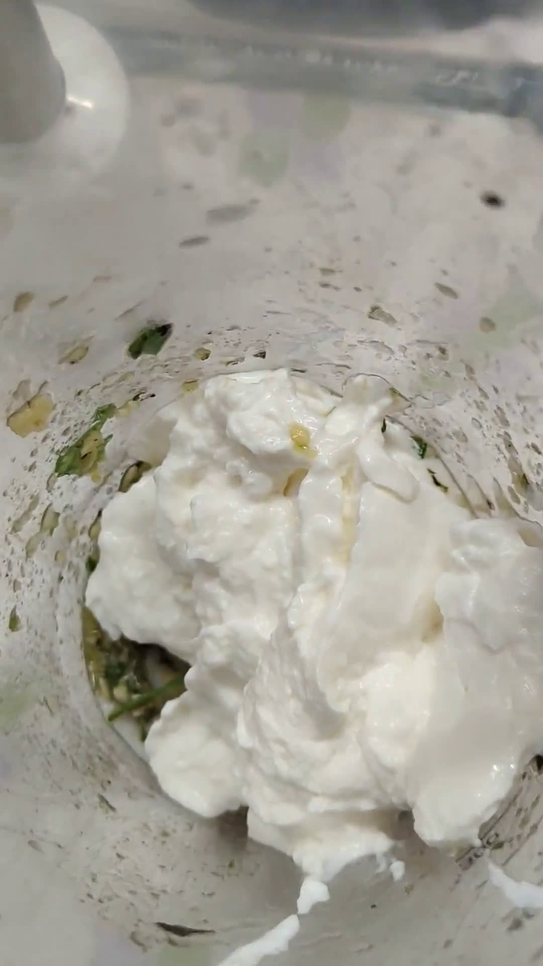 Foto del passaggio 3 della ricetta Salsa allo yogurt e lime