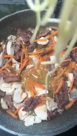 Gambar langkah 3 resipi Chicken & Beef Aglio Olio.