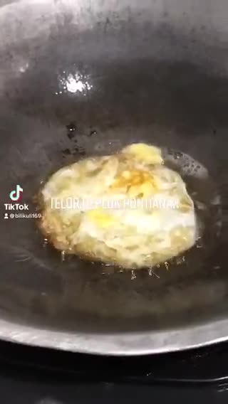 Foto langkah ke 1 dari resep Telor ceplok khas pontianak.