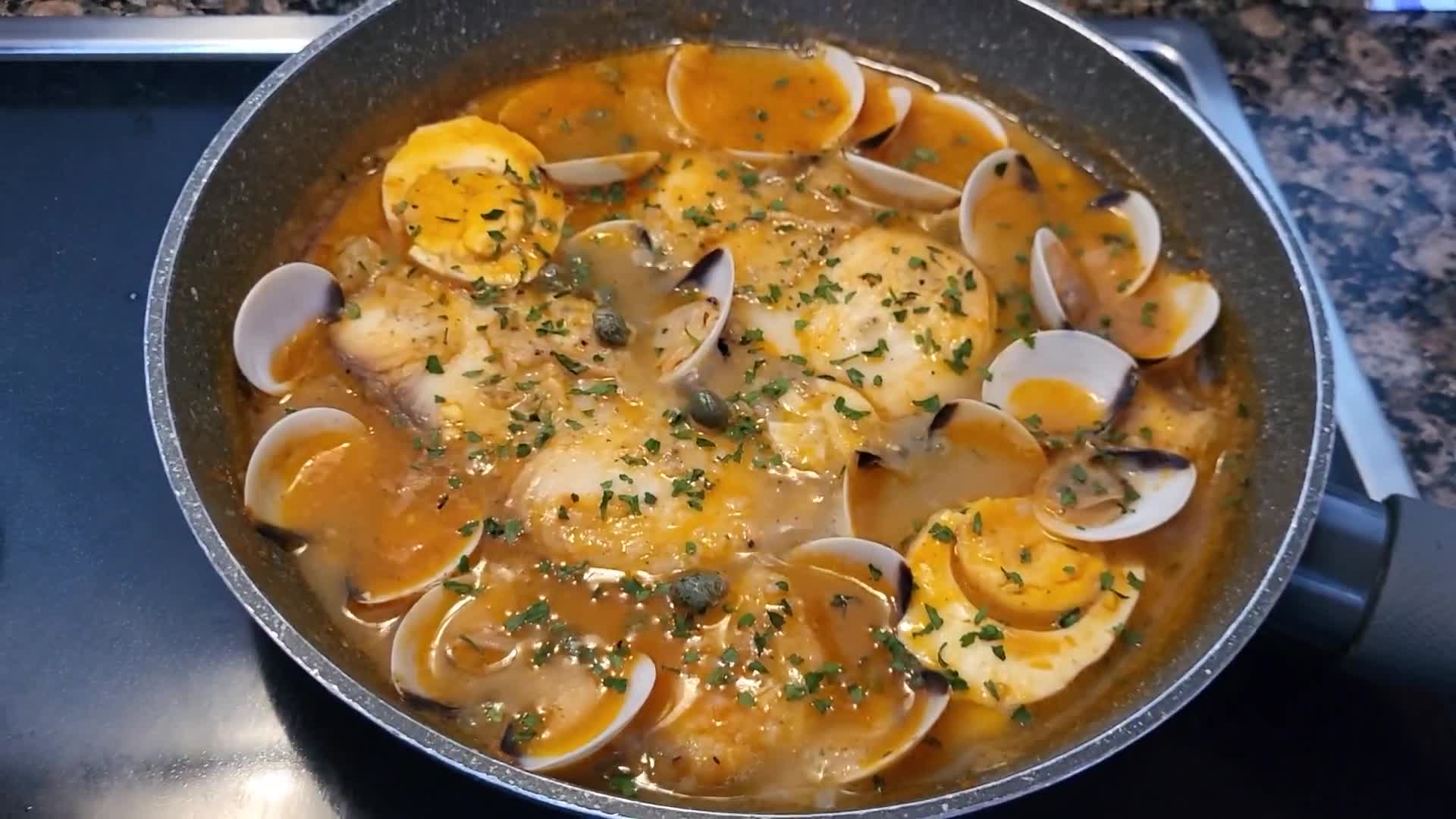 Foto del paso 12 de la receta: Cazón con almejas 😋😋