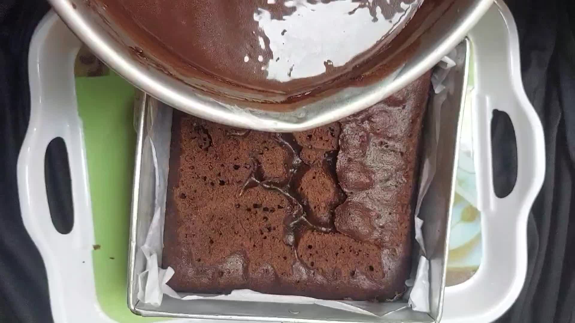 Foto langkah ke 4 dari resep Kek Coklat Ketagih 예르다 🍫.