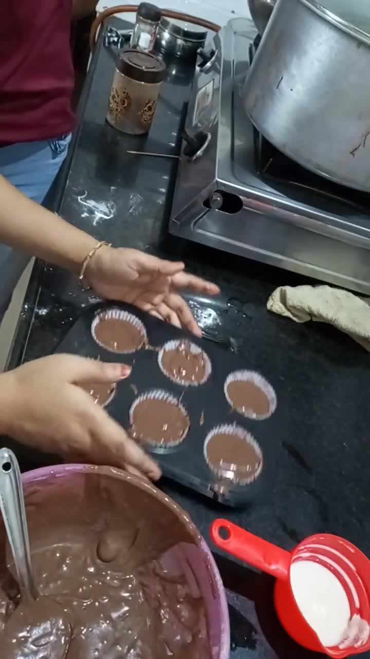 चॉकलेट चोकोचिप्स कप केक रेसिपी चरण 3 फोटो