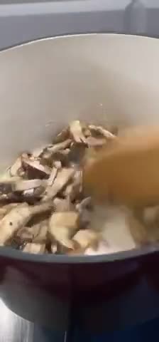صورة لخطوة 3 من وصفة شوربة المشروم