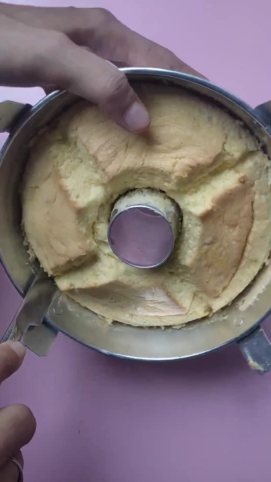 Foto langkah ke 5 dari resep Lemon Chiffon Cake.