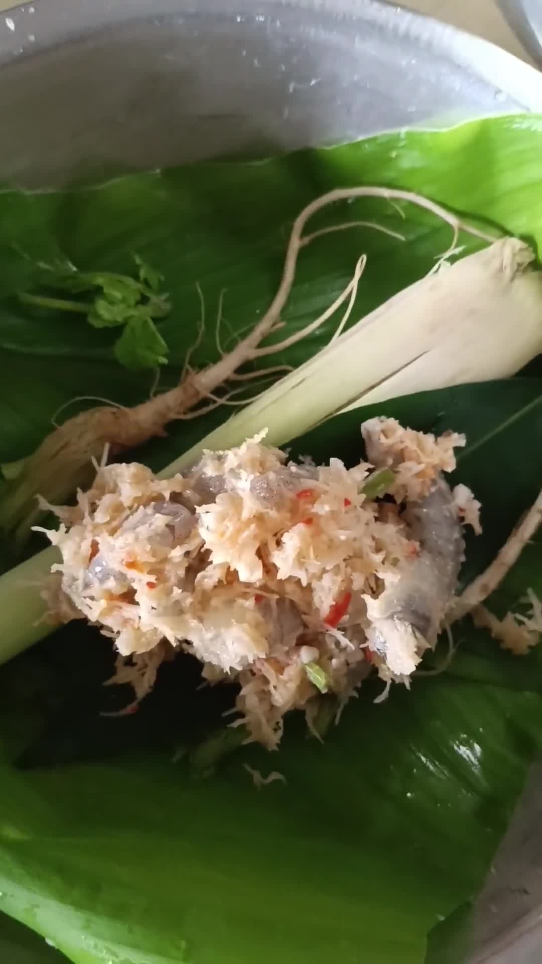 Foto langkah ke 2 dari resep Pepes Udang Kelapa, simple banget.