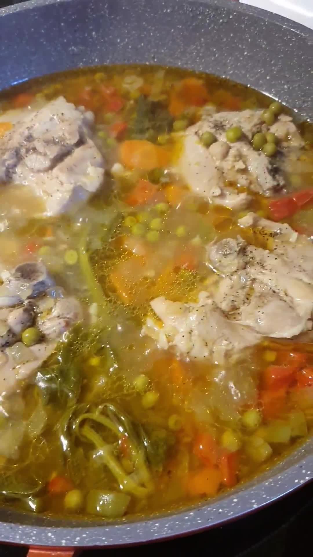 Foto del paso 3 de la receta: Pollo con guisantes y comino