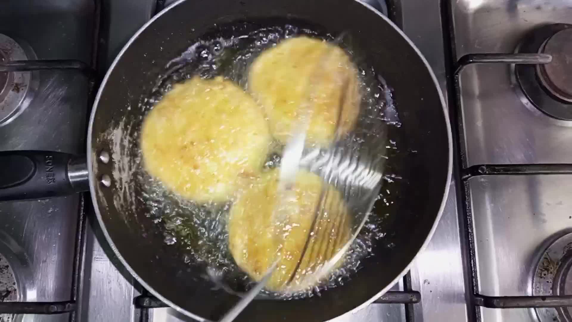 A picture of step 7 of Bread Pockets 🤤🥙.