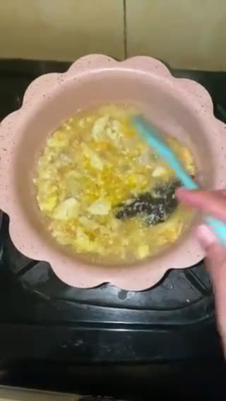 Foto langkah ke 5 dari resep MPASI 6 Bulan: Bubur Ayam Mentega.