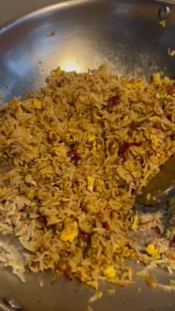 Gambar langkah 4 resipi Nasi goreng lada kering.