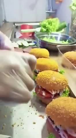 Foto langkah ke 4 dari resep Mini Burger Goreng.