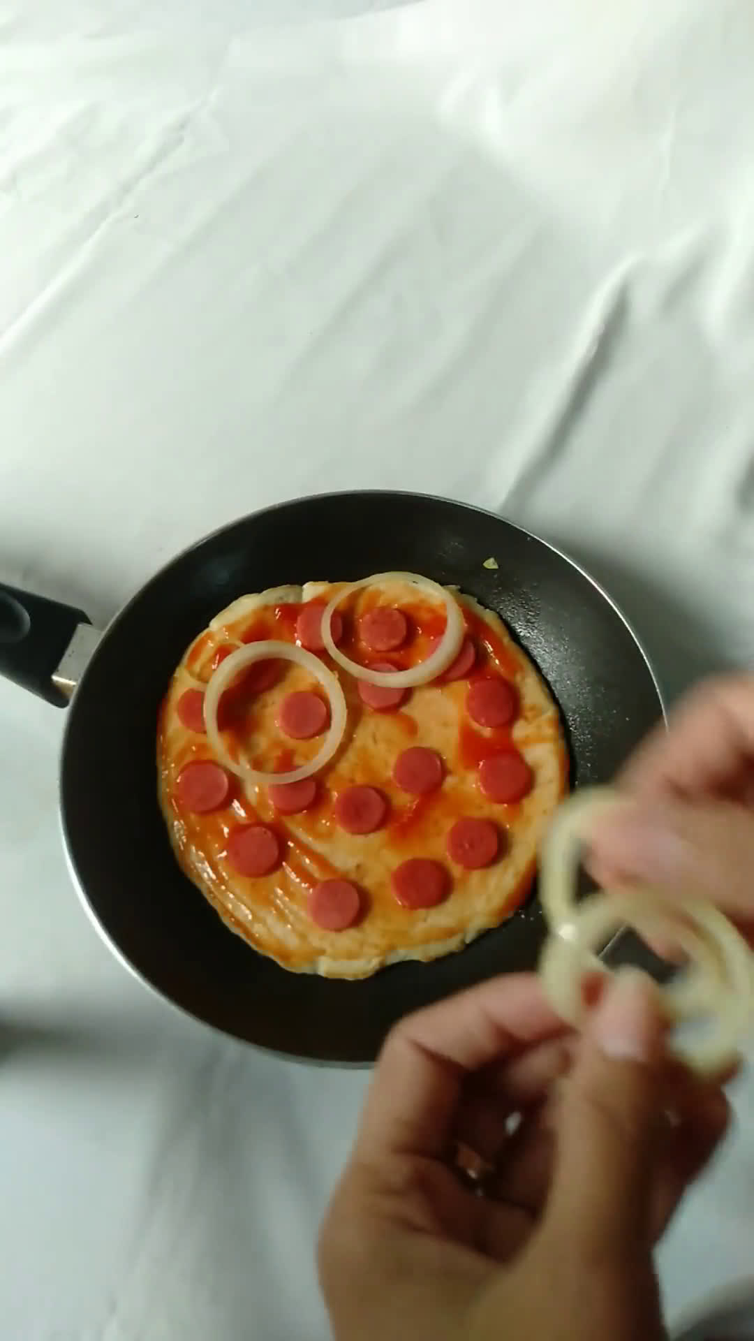 Foto langkah ke 11 dari resep Pizza Sosis Pakai Teflon.