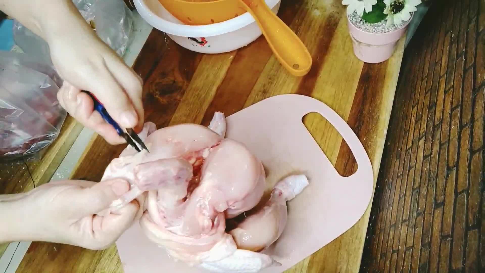 Foto langkah ke 1 dari resep Ayam Kodok.