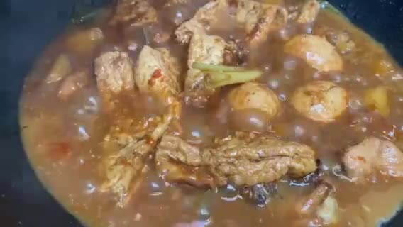 Foto langkah ke 6 dari resep Semur Ayam Tahu Telur.