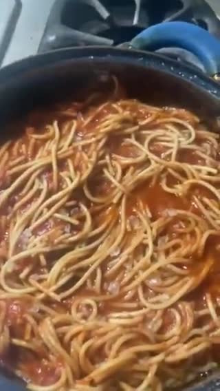 Foto del paso 4 de la receta: Pasta cremosa con salsa de tomates 🍅 y champiñones 🍄 muy rica y súper sencilla a la @jauregrill