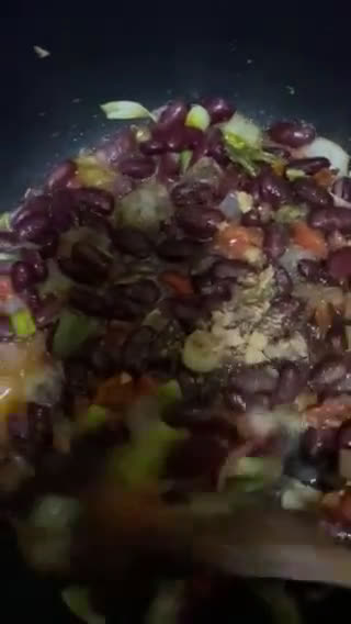 Une image de l'étape 3 de Riz aux haricots rouge et chipolatas.