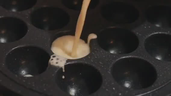 Foto langkah ke 2 dari resep Takoyaki (たこ焼き).
