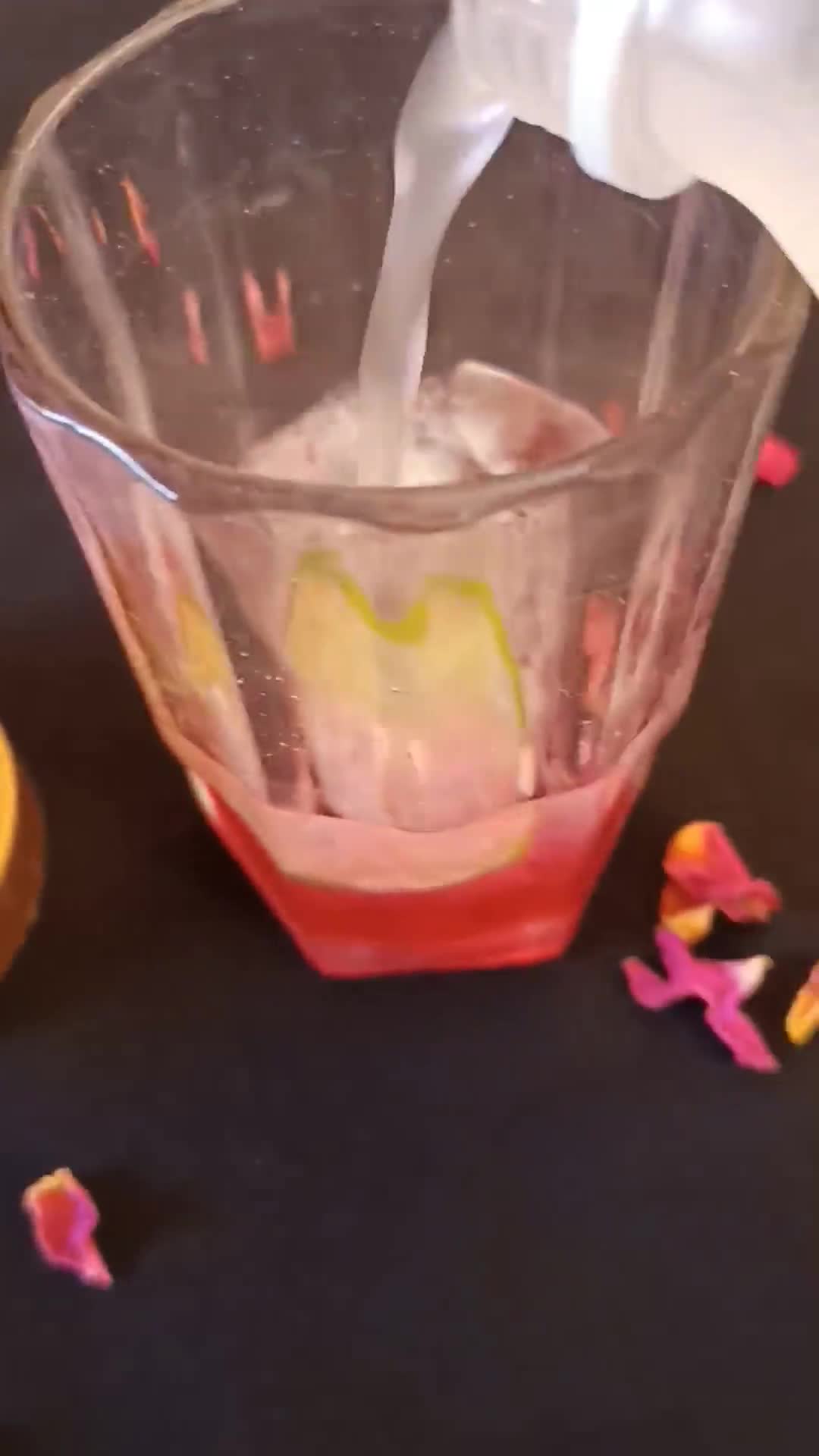 રોઝ લેમન મોઇતો (Rose Lemon Mojito Recipe In Gujarati) રેસીપી સ્ટેપ1ફોટો