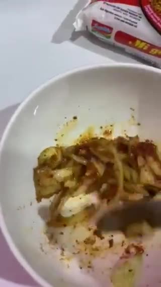 Foto langkah ke 2 dari resep Indomie Chilli Oil.