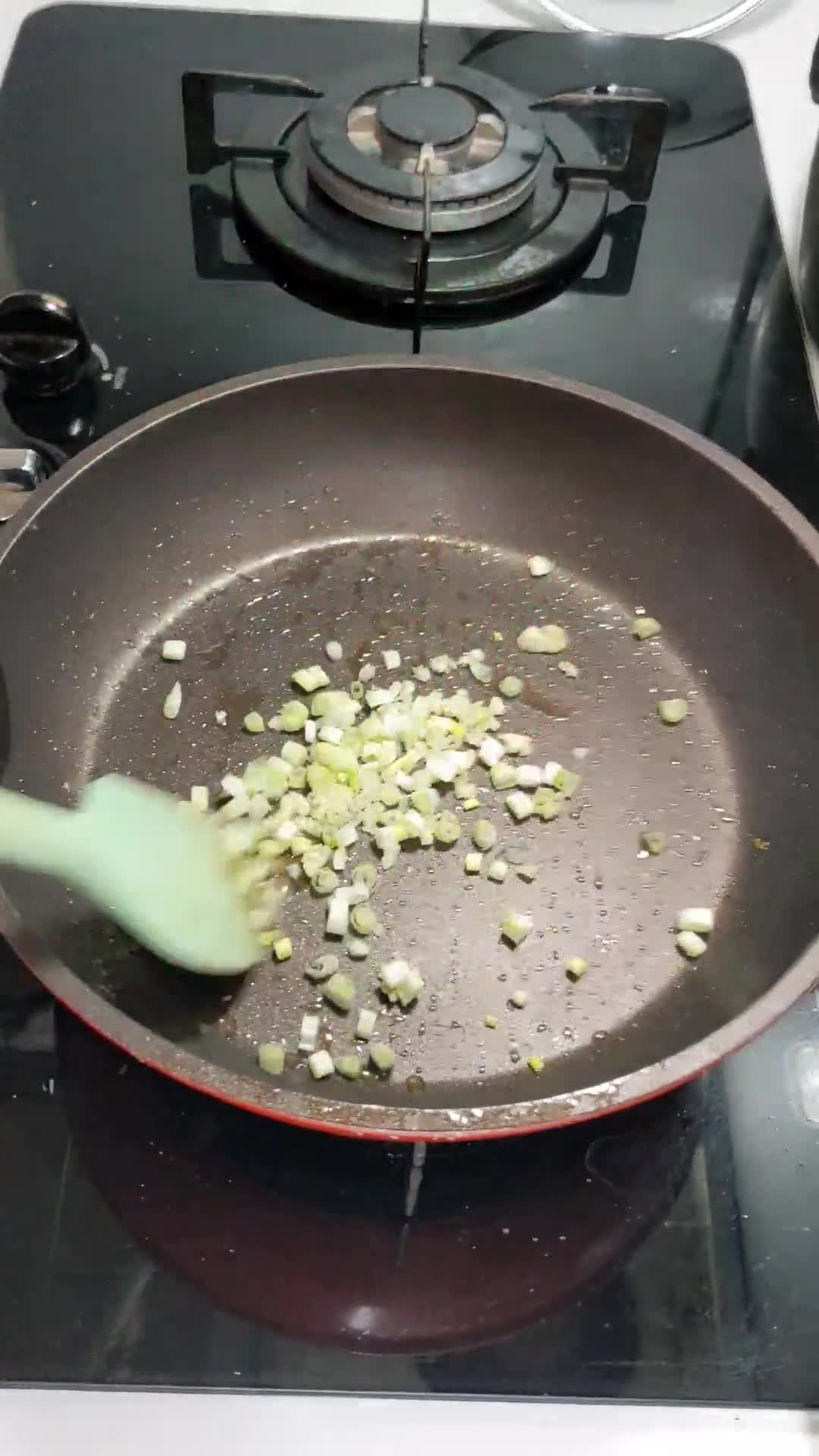 番茄荷包蛋雞肉豆包煨麵的食譜步驟3照片