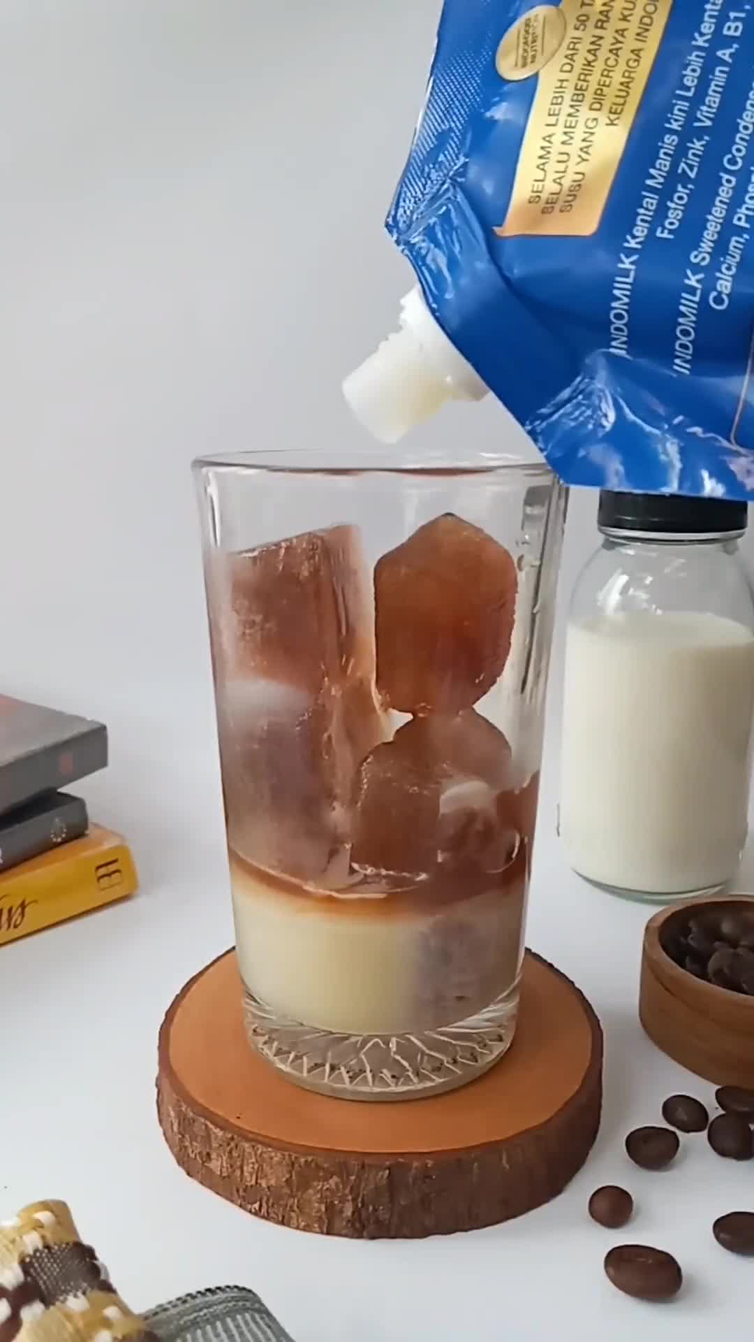 Foto langkah ke 2 dari resep Es Kopi Susu Jepang (Aisukōhī).