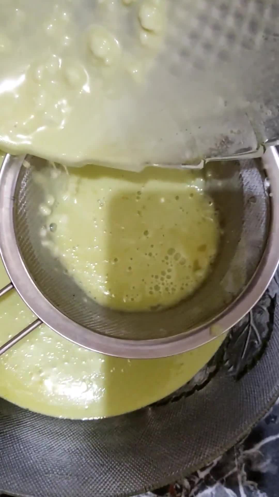Foto langkah ke 8 dari resep Bika Ambon Pandan Anti Gagal.