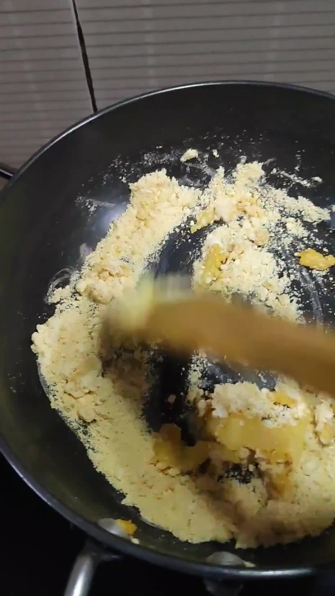लेफ़्ट ओवर पराठा बर्फी (Left Over paratha barfi recipe in Hindi) रेसिपी चरण 2 फोटो
