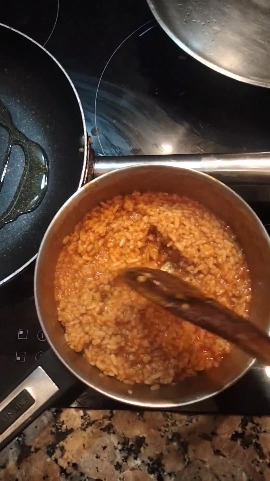 Foto del paso 2 de la receta: Pez espada al limón con arroz rojo y huevos
