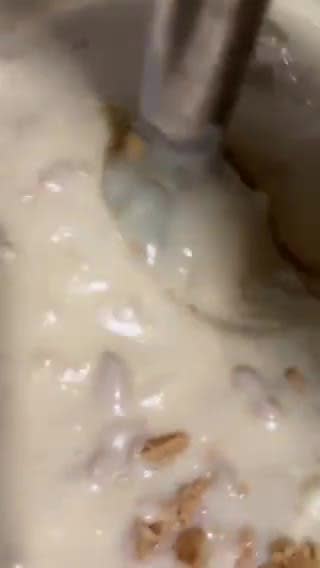 Foto del paso 5 de la receta: Coca con turrón de almendra