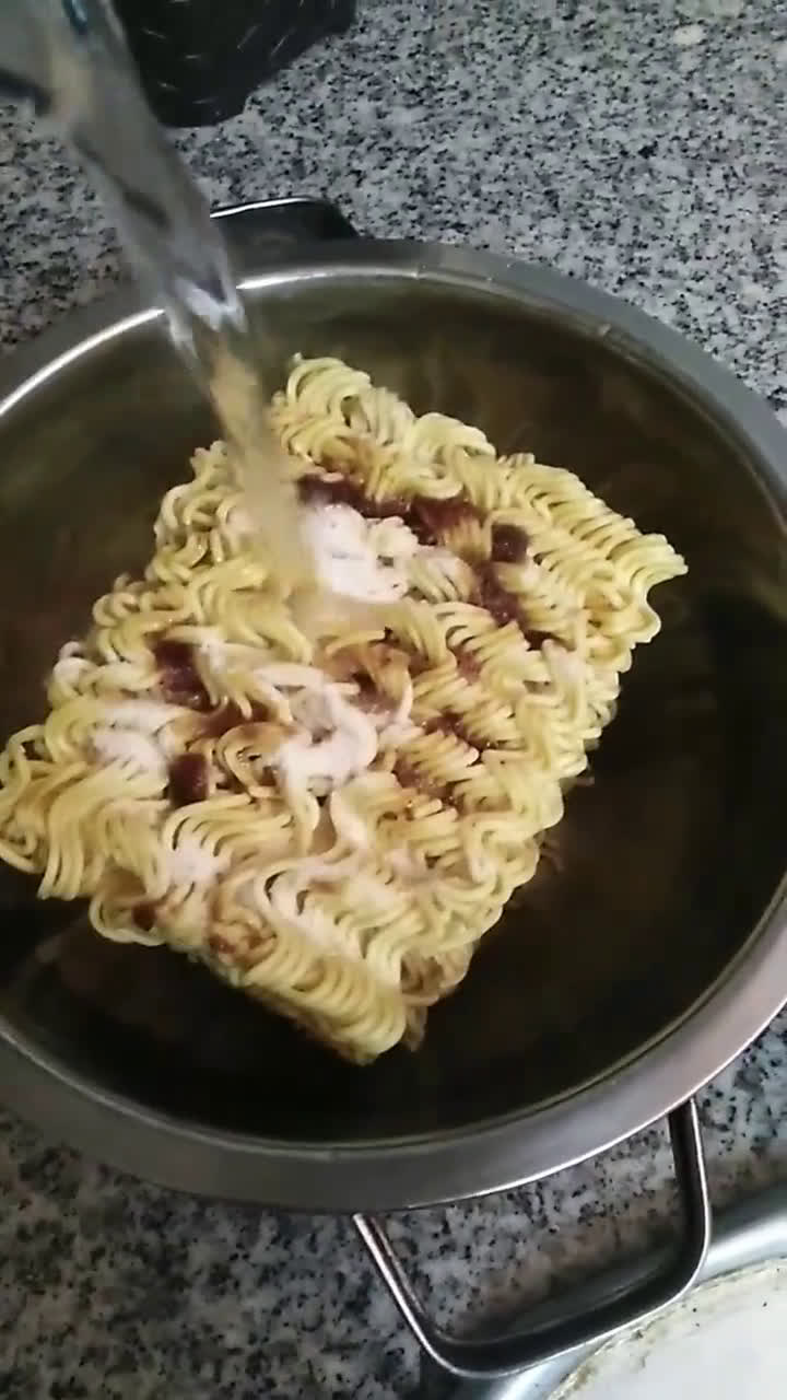 صورة لخطوة 1 من وصفة اندومي