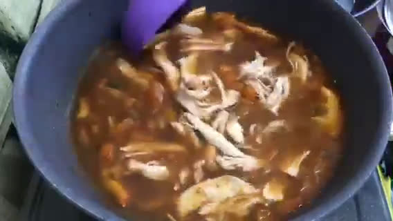 Gambar langkah 4 resipi Sopa de Lima 🇲🇽.